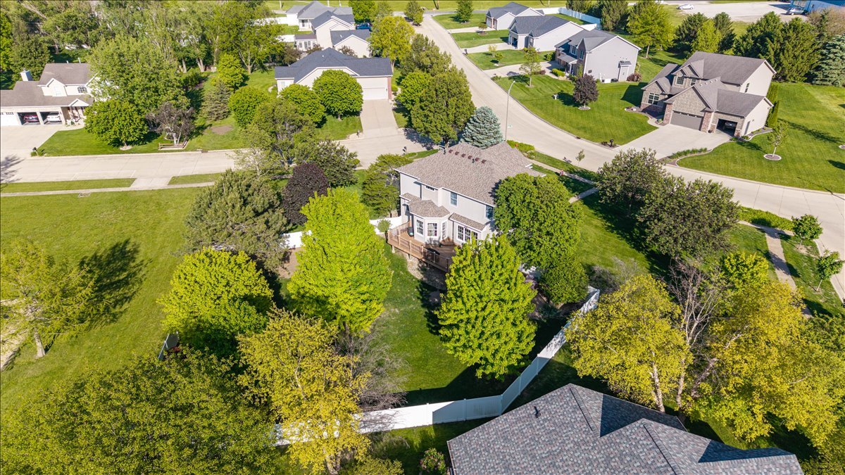 102 Meadowland Drive, Lexington, IL 61753