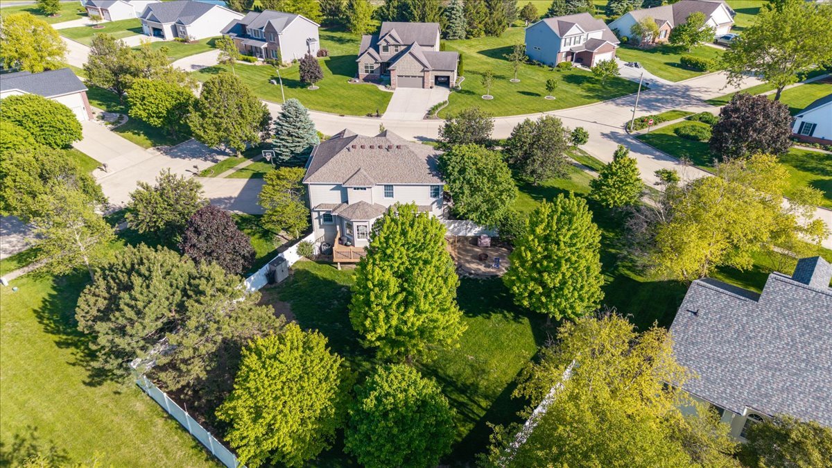 102 Meadowland Drive, Lexington, IL 61753