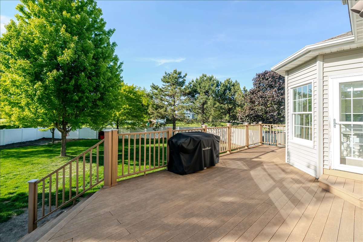 102 Meadowland Drive, Lexington, IL 61753