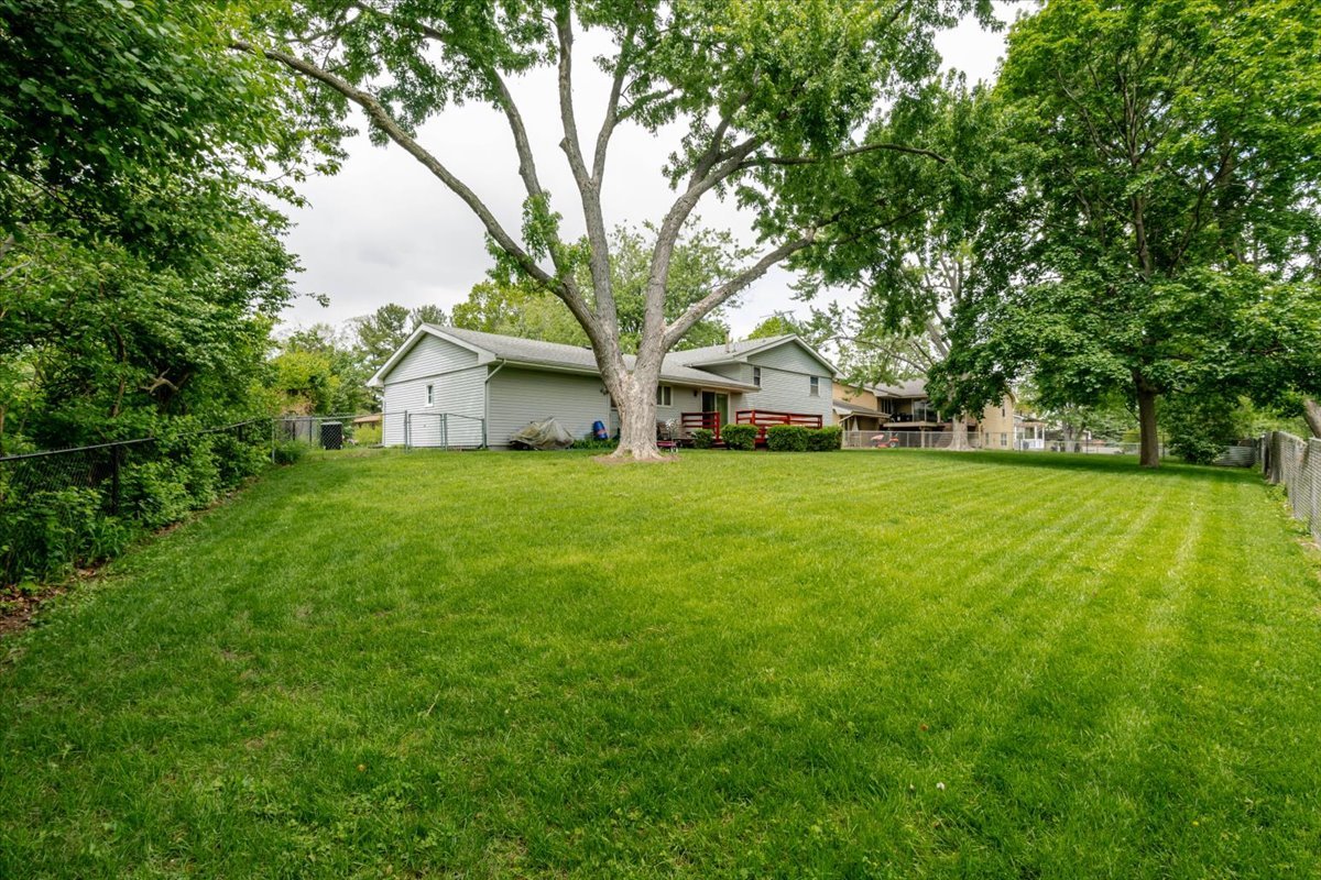 122 Camelot Drive, Bloomington, IL 61704