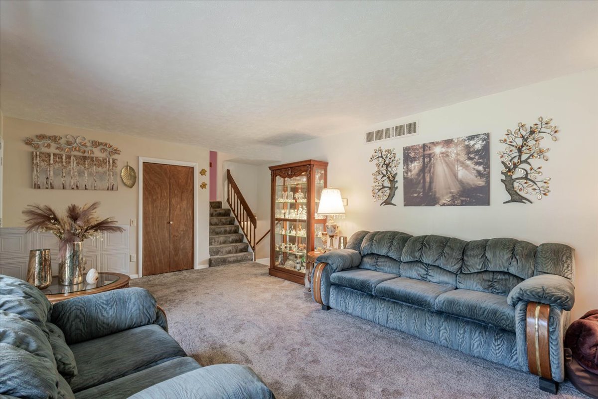 122 Camelot Drive, Bloomington, IL 61704