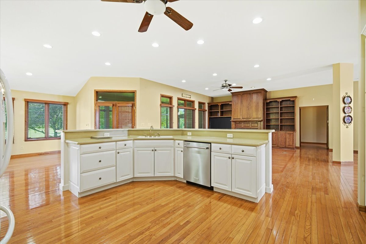 30 Canterbury Court, Fairbury, IL 61739