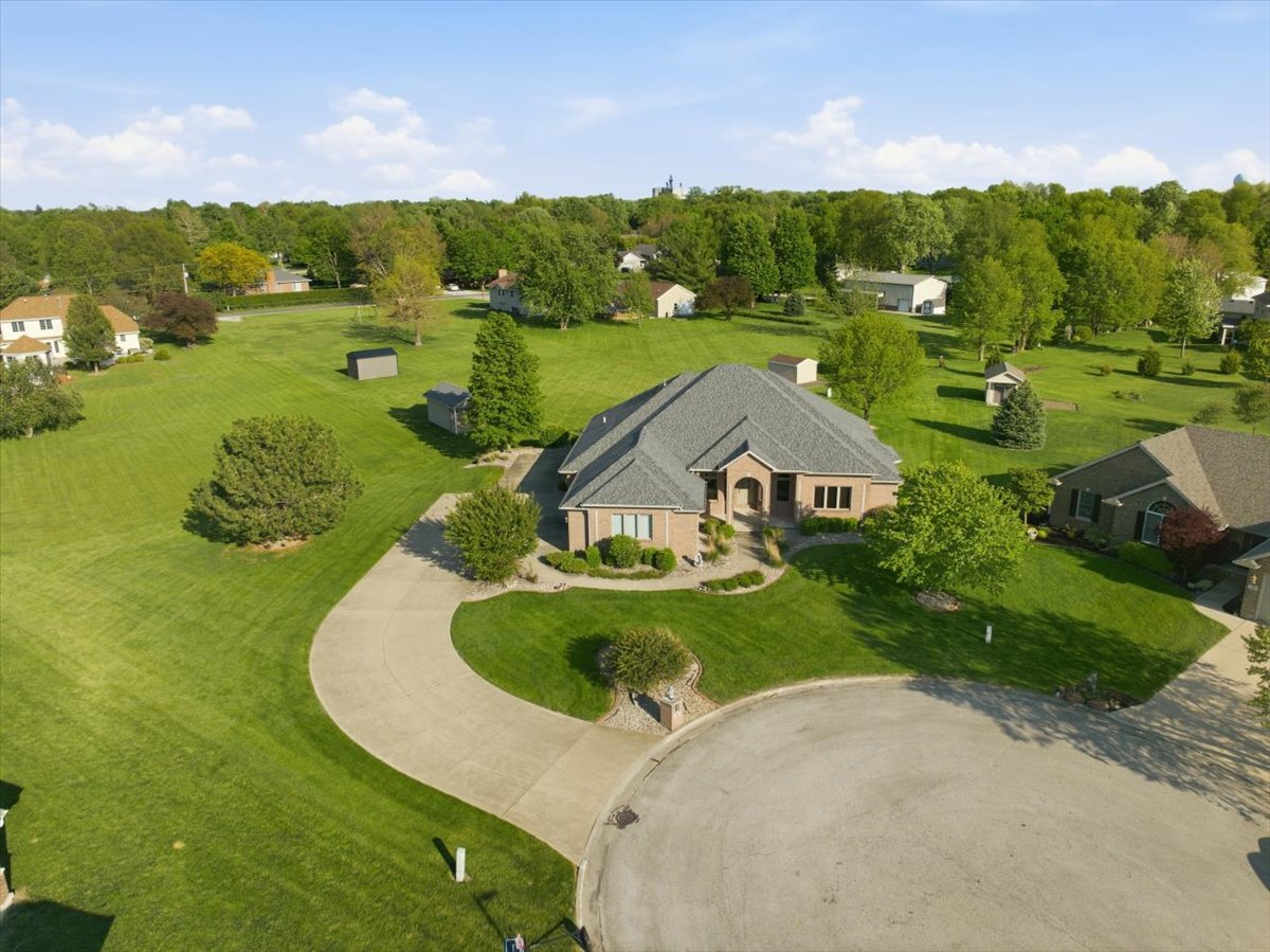 30 Canterbury Court, Fairbury, IL 61739