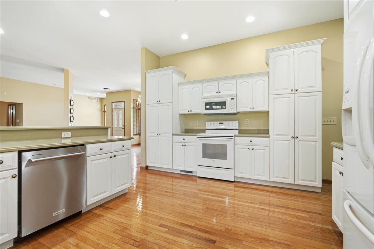30 Canterbury Court, Fairbury, IL 61739
