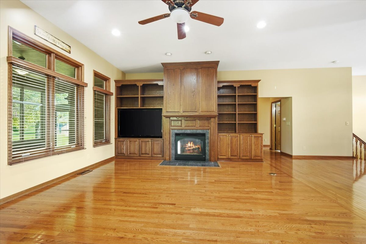 30 Canterbury Court, Fairbury, IL 61739