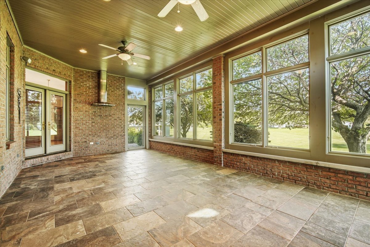 30 Canterbury Court, Fairbury, IL 61739