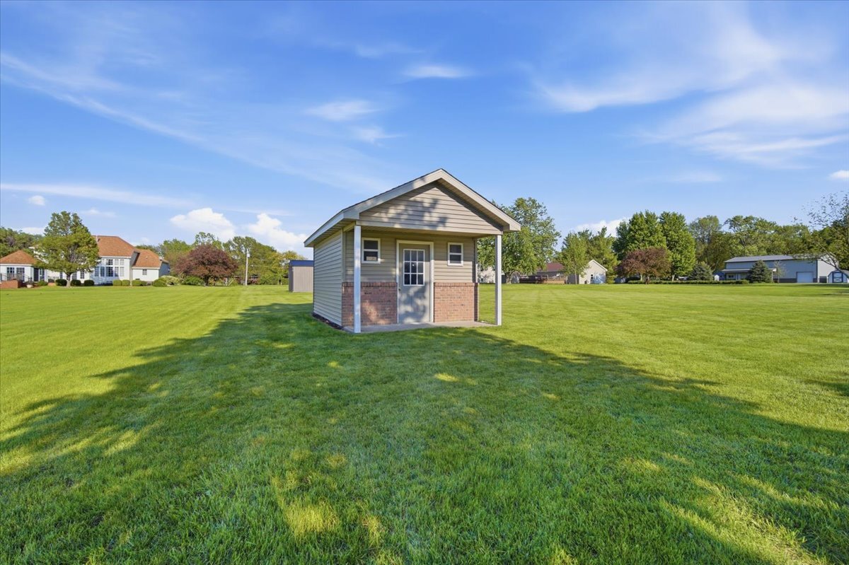 30 Canterbury Court, Fairbury, IL 61739