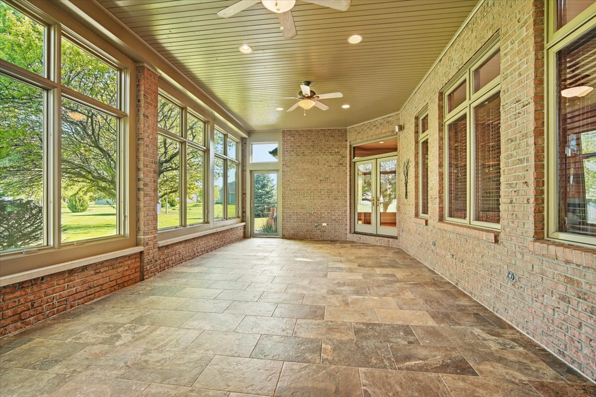 30 Canterbury Court, Fairbury, IL 61739