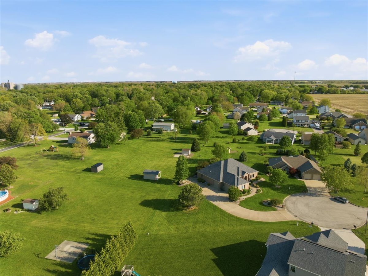 30 Canterbury Court, Fairbury, IL 61739