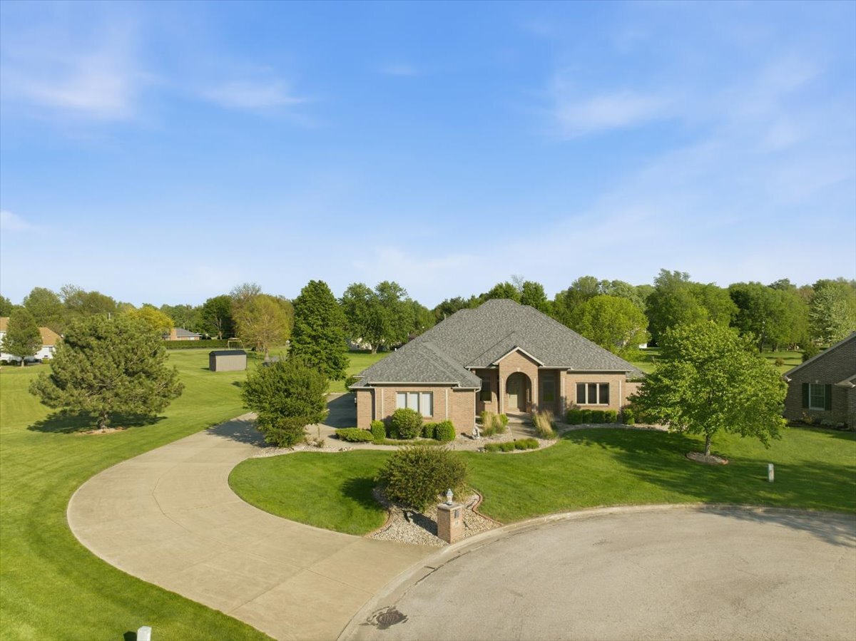 30 Canterbury Court, Fairbury, IL 61739
