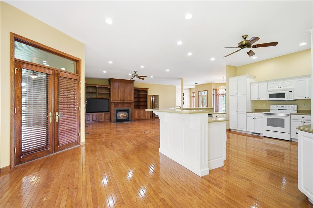 30 Canterbury Court, Fairbury, IL 61739
