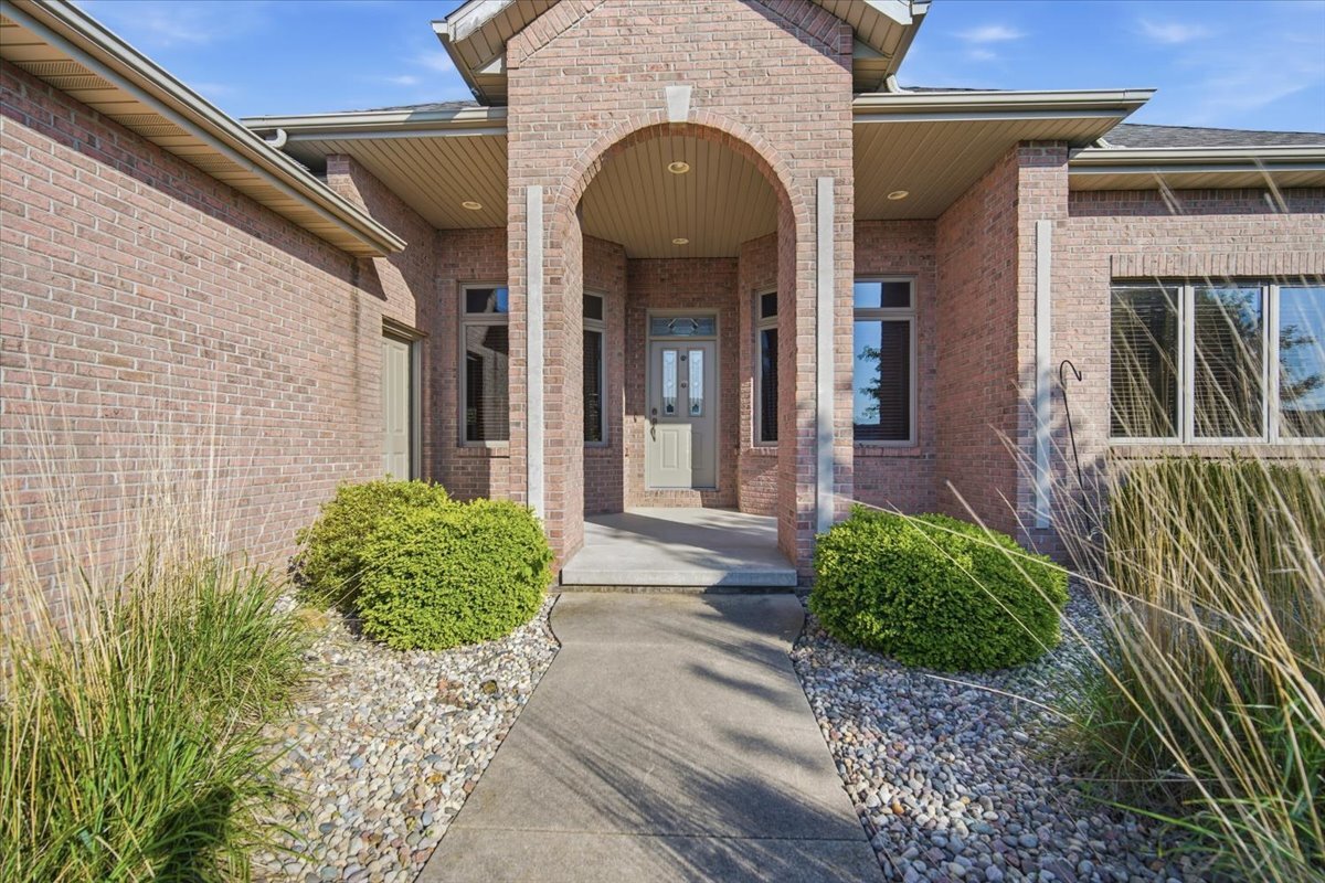 30 Canterbury Court, Fairbury, IL 61739
