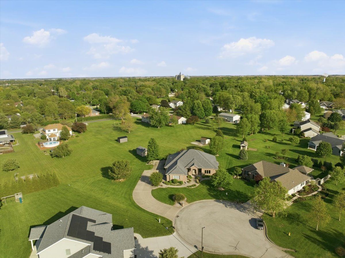 30 Canterbury Court, Fairbury, IL 61739