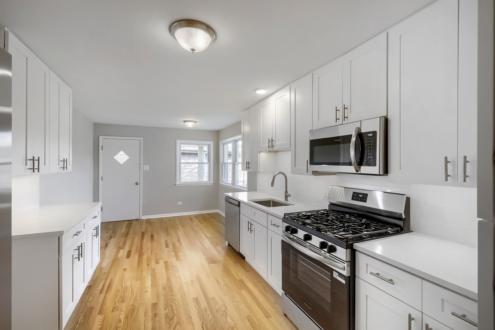 1305 E Ardyce Lane, Mount Prospect, IL 60056