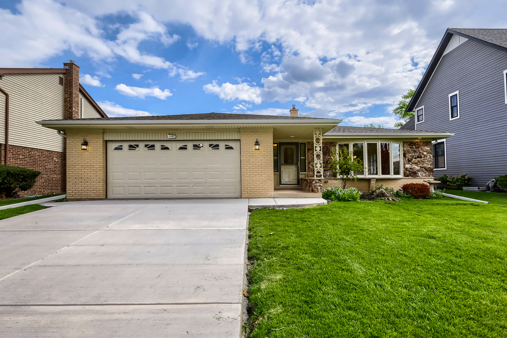 1305 E Ardyce Lane, Mount Prospect, IL 60056