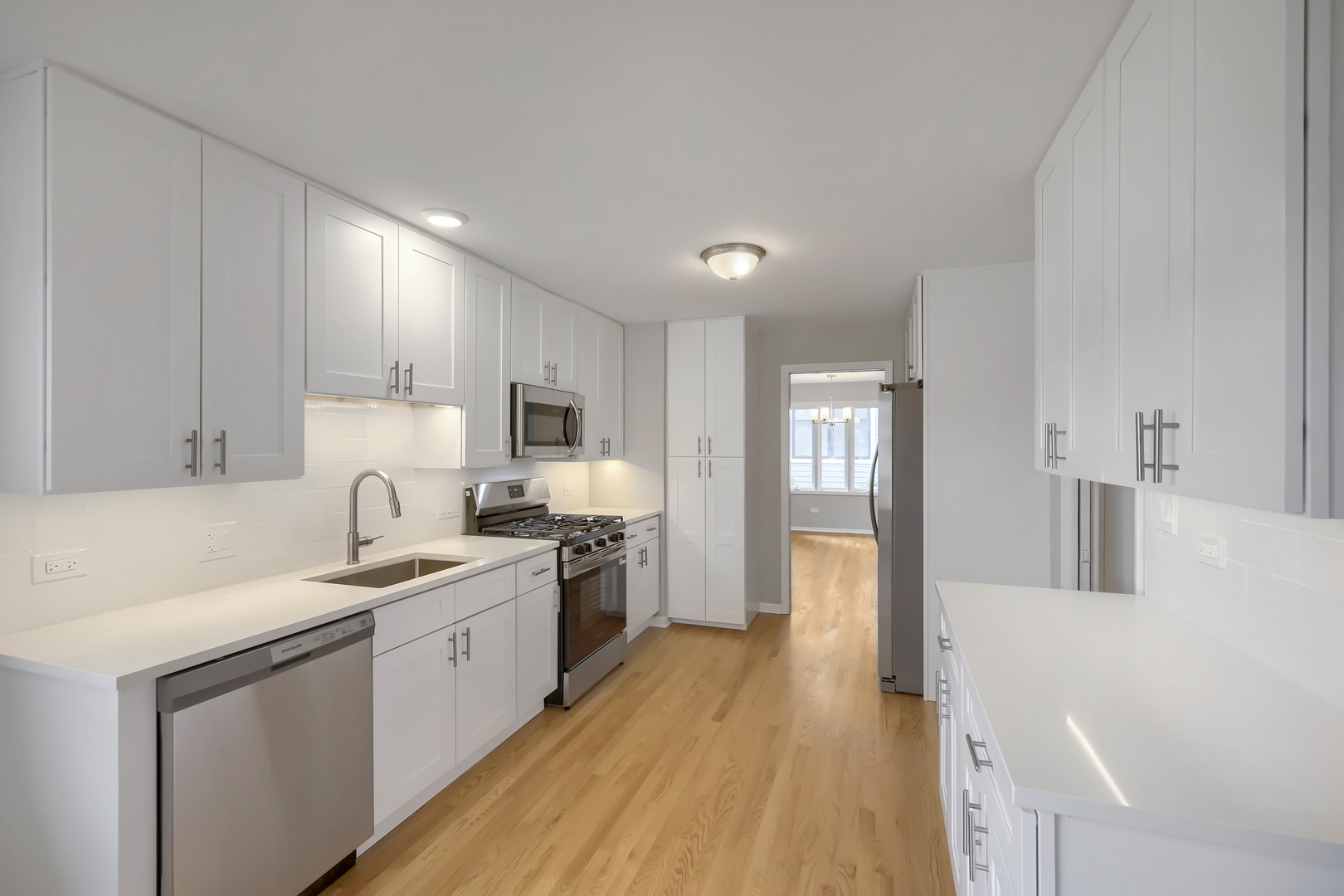 1305 E Ardyce Lane, Mount Prospect, IL 60056