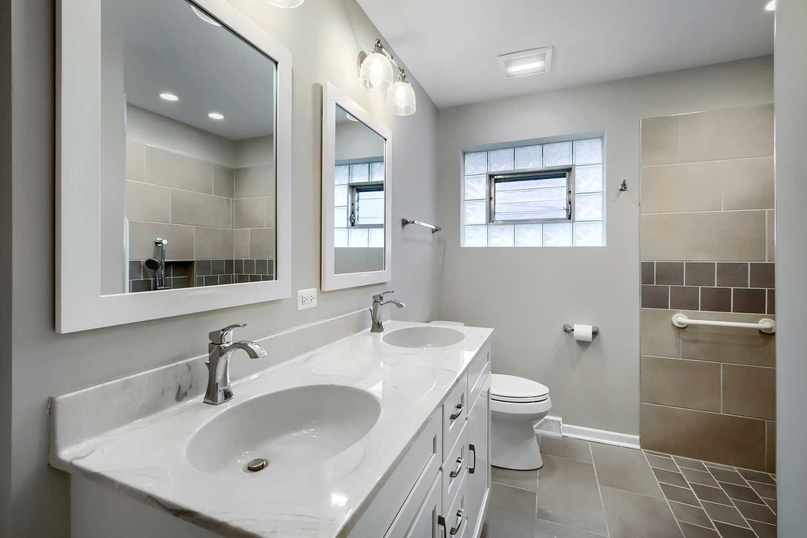 1305 E Ardyce Lane, Mount Prospect, IL 60056