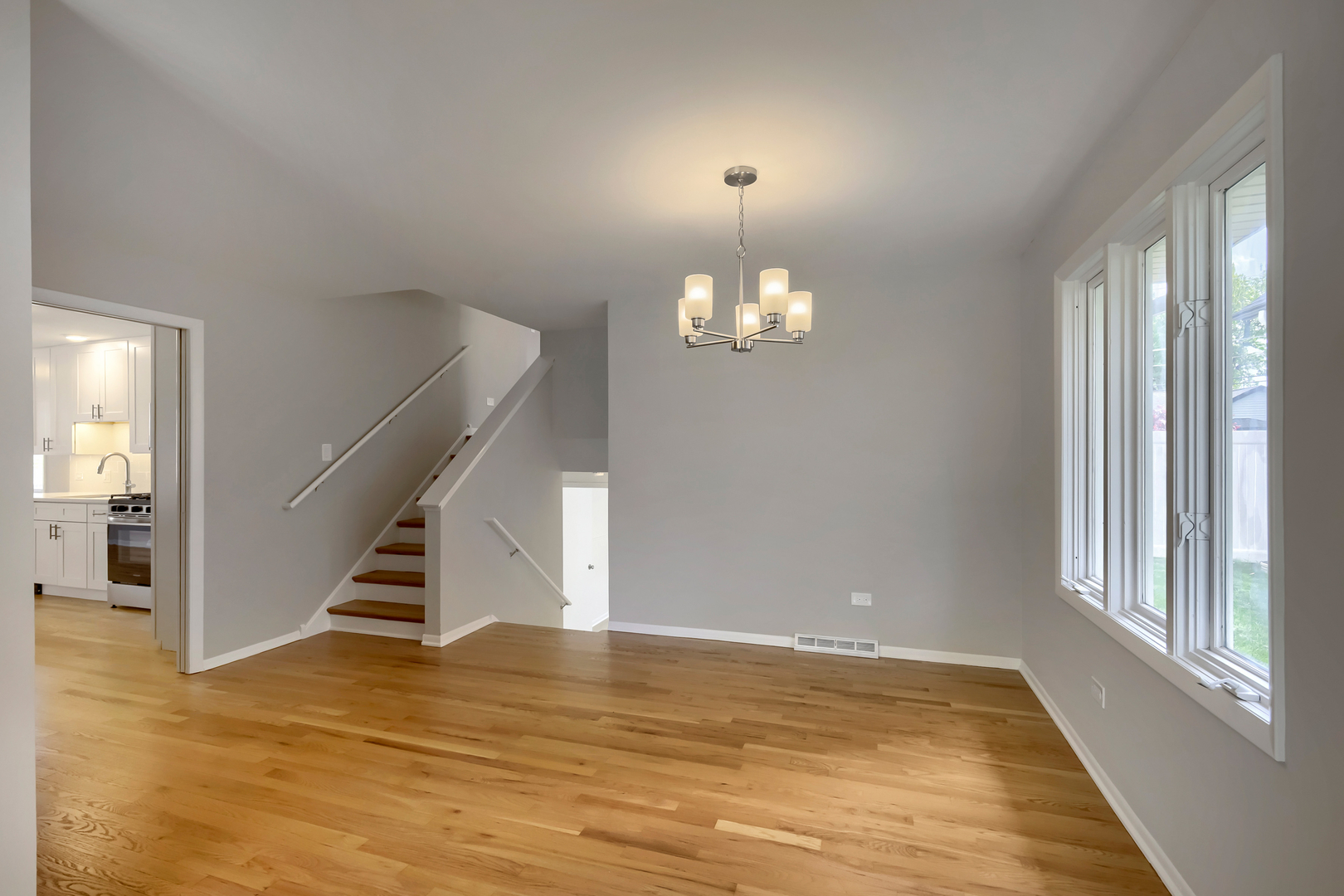 1305 E Ardyce Lane, Mount Prospect, IL 60056