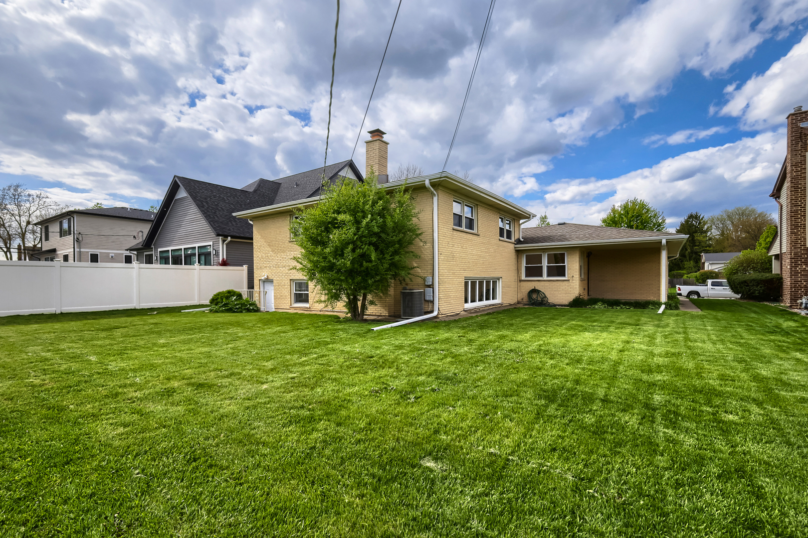 1305 E Ardyce Lane, Mount Prospect, IL 60056