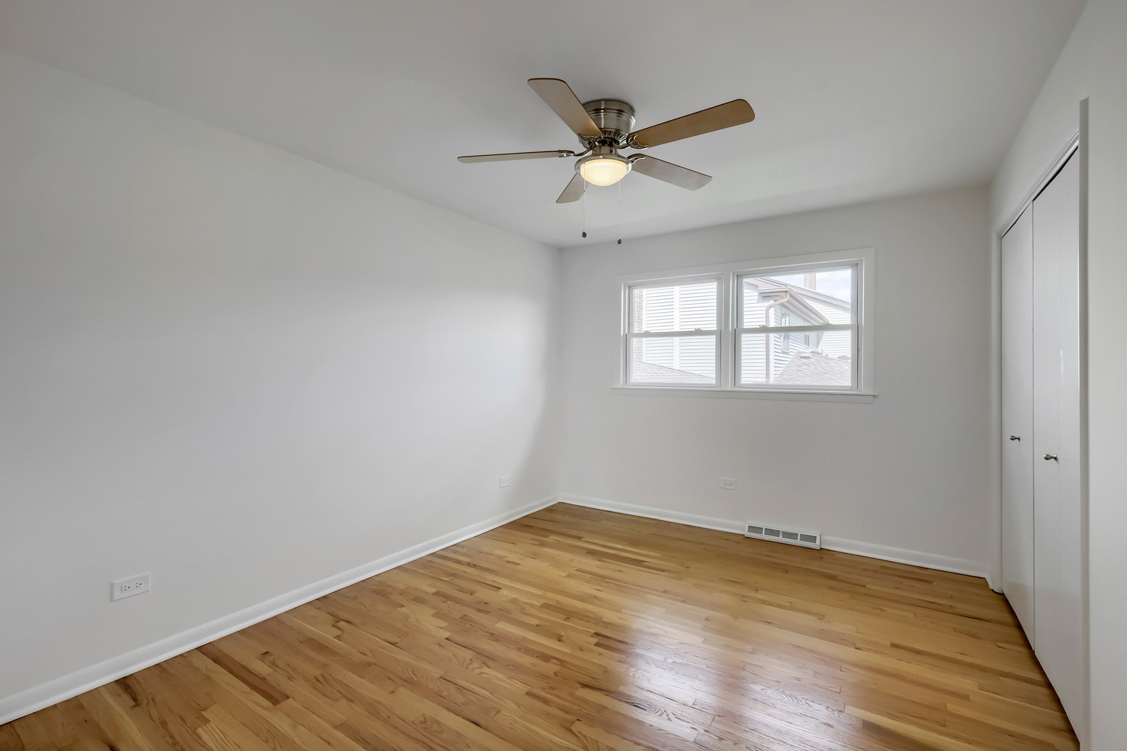 1305 E Ardyce Lane, Mount Prospect, IL 60056
