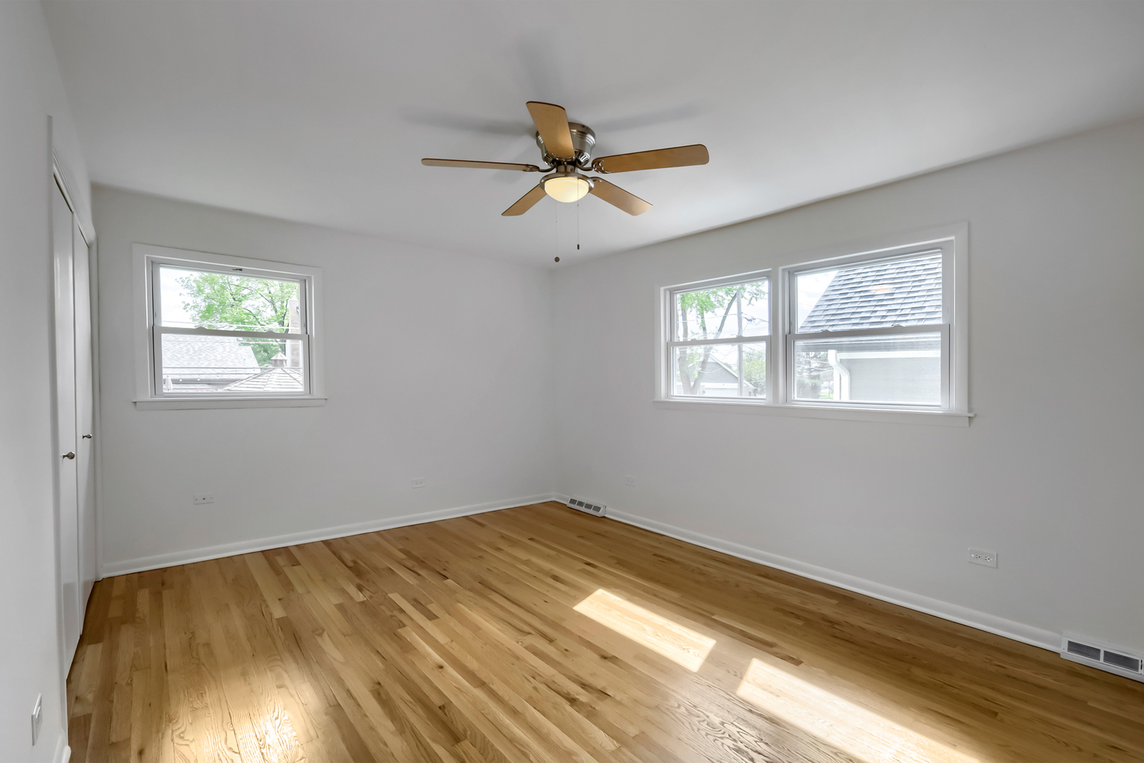 1305 E Ardyce Lane, Mount Prospect, IL 60056