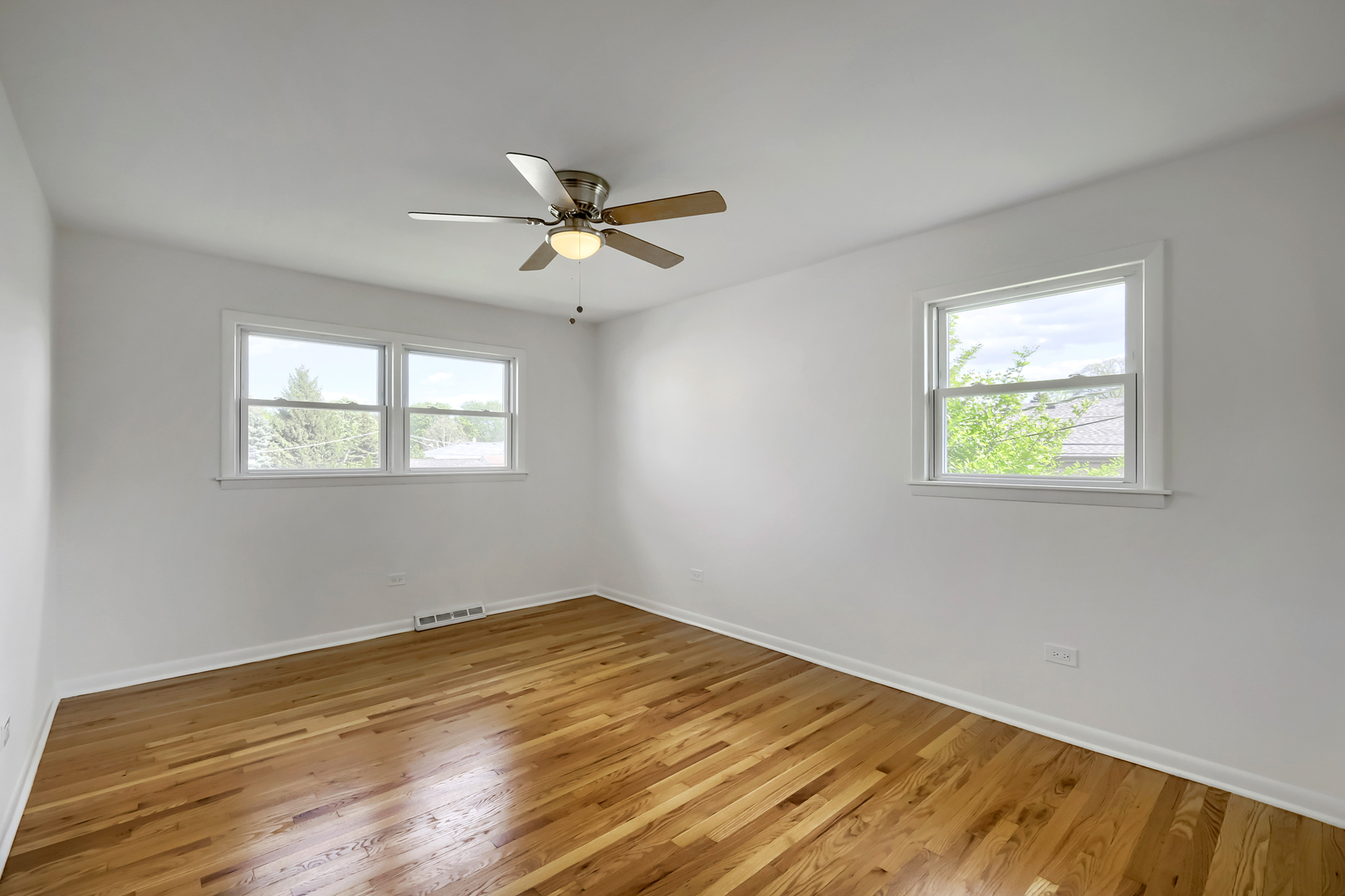 1305 E Ardyce Lane, Mount Prospect, IL 60056