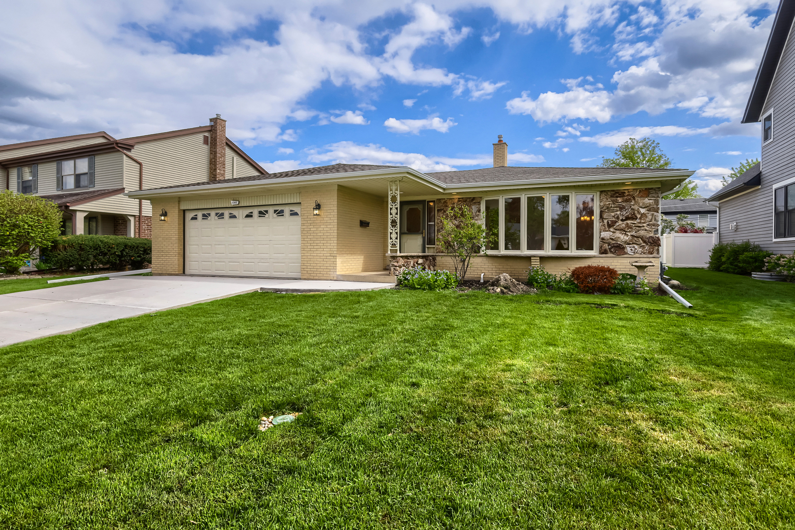1305 E Ardyce Lane, Mount Prospect, IL 60056