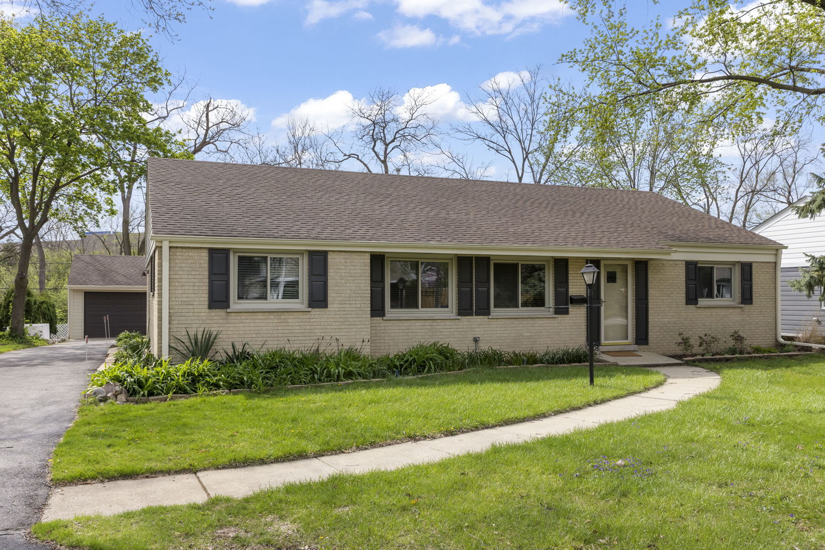 5818 Ridgewood Drive, Western Springs, IL 60558