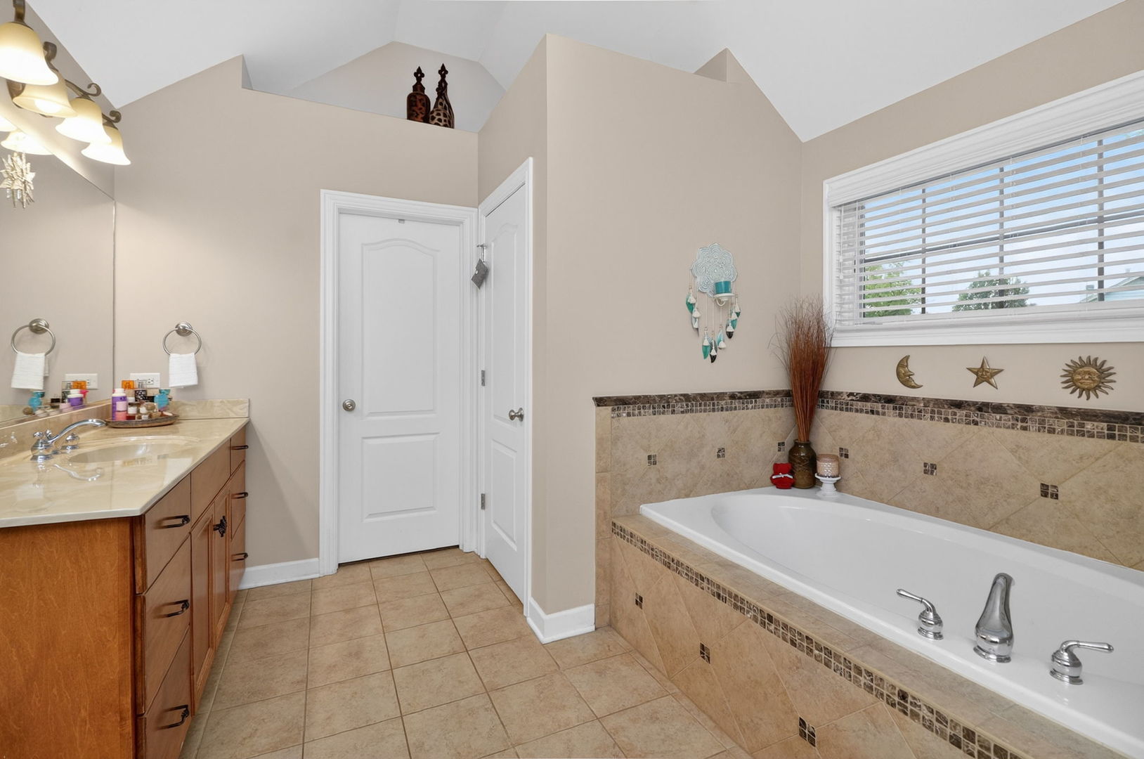 25002 Chalk Hill Circle, Plainfield, IL 60544