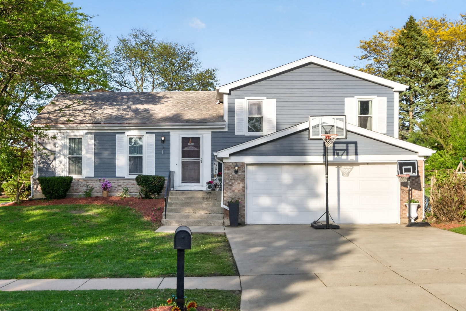 701 Buffalo Circle, Carol Stream, IL 60188