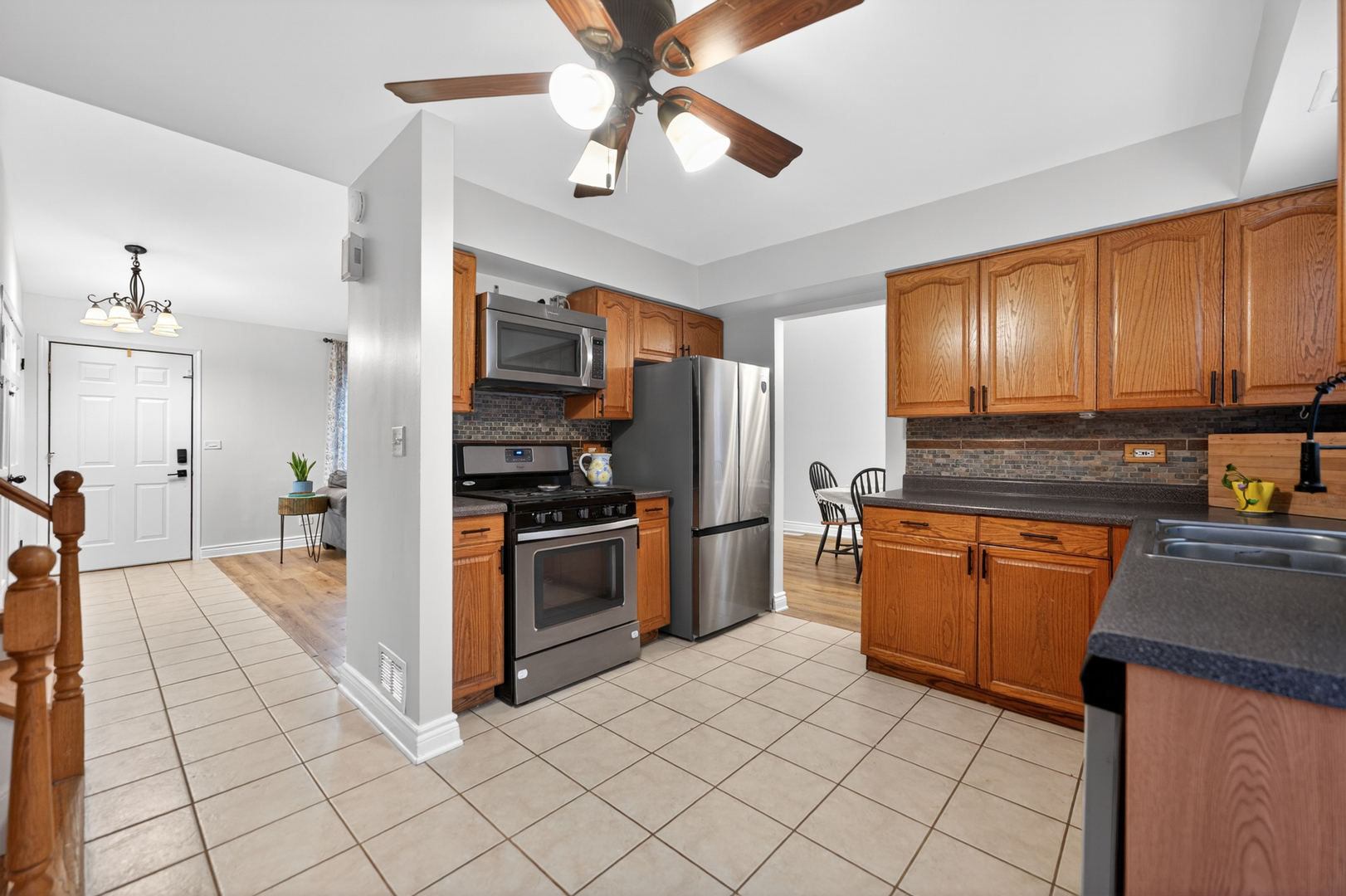 701 Buffalo Circle, Carol Stream, IL 60188