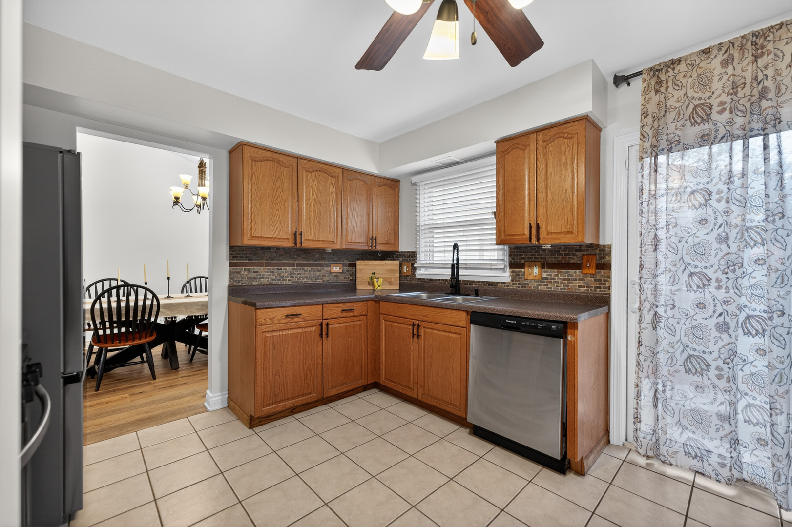 701 Buffalo Circle, Carol Stream, IL 60188