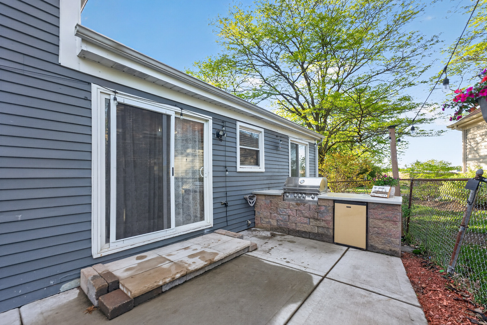 701 Buffalo Circle, Carol Stream, IL 60188