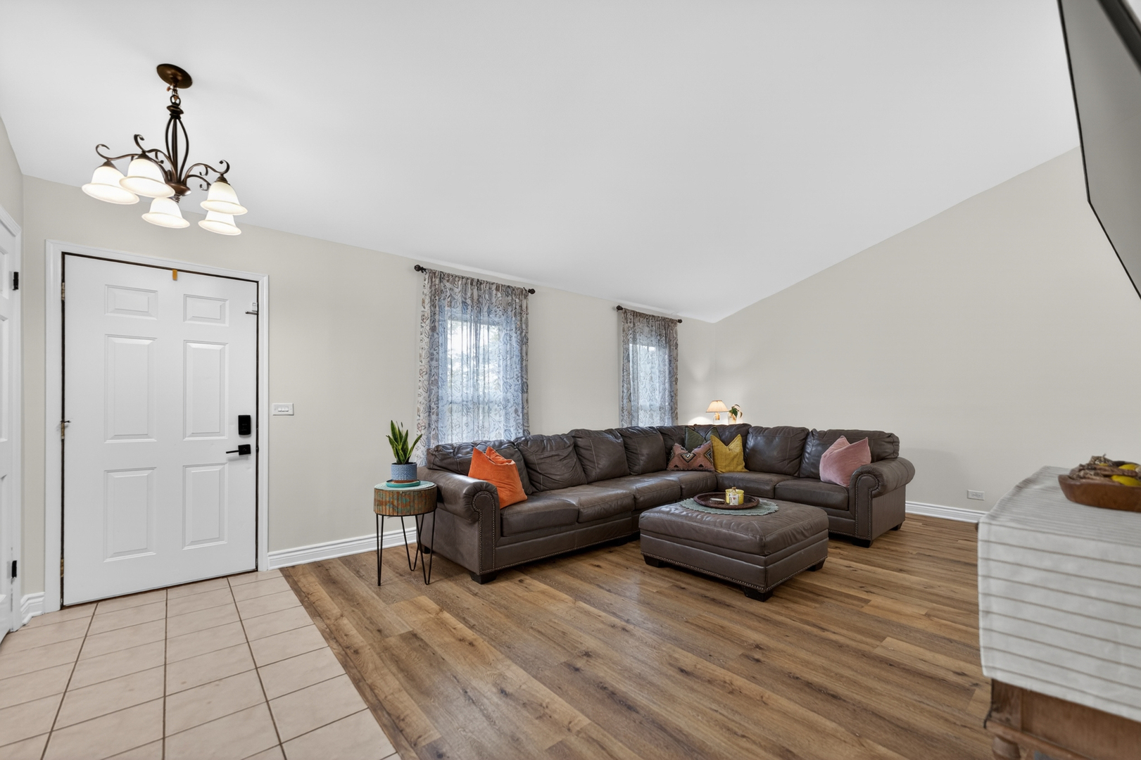 701 Buffalo Circle, Carol Stream, IL 60188