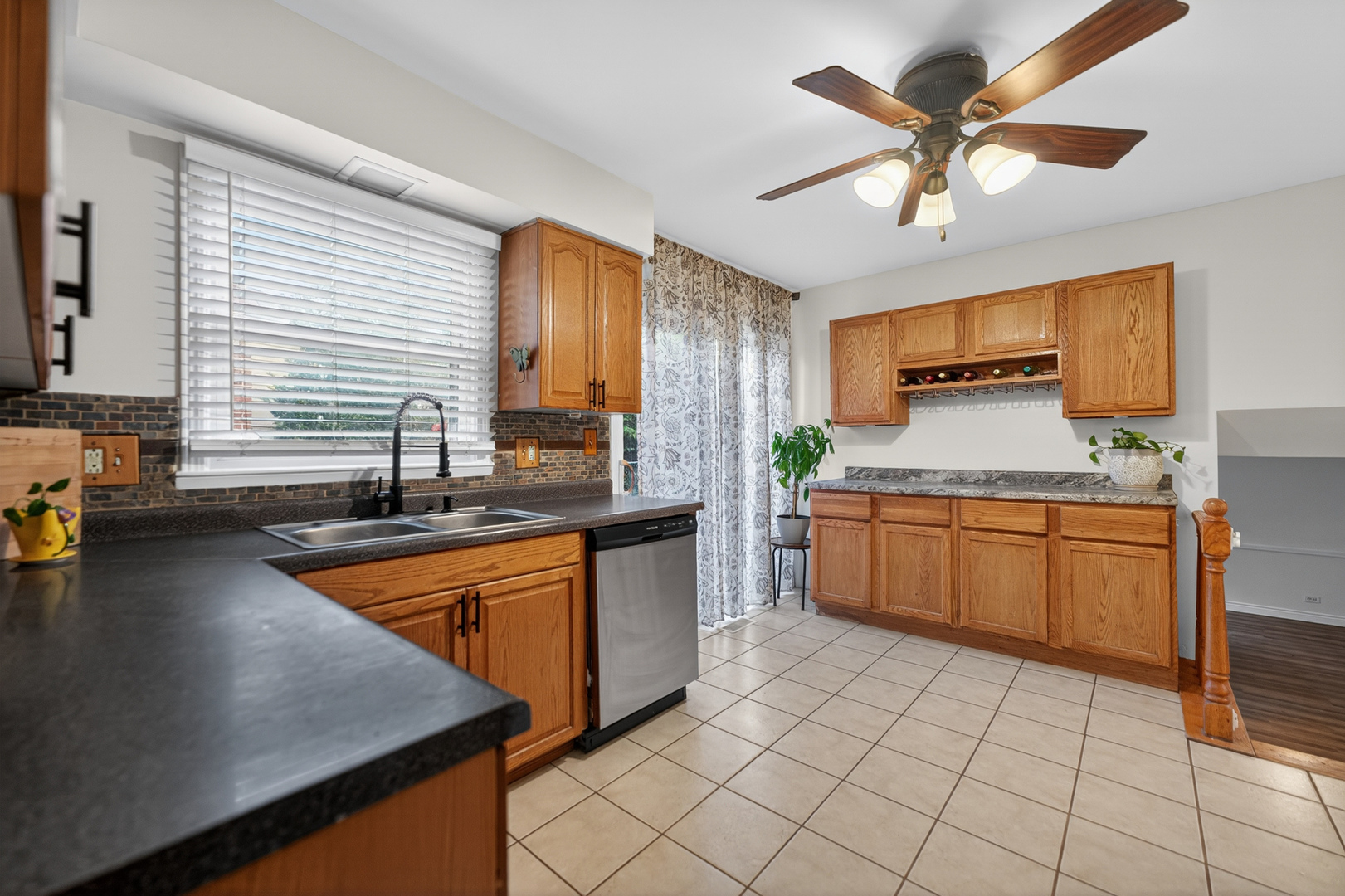 701 Buffalo Circle, Carol Stream, IL 60188