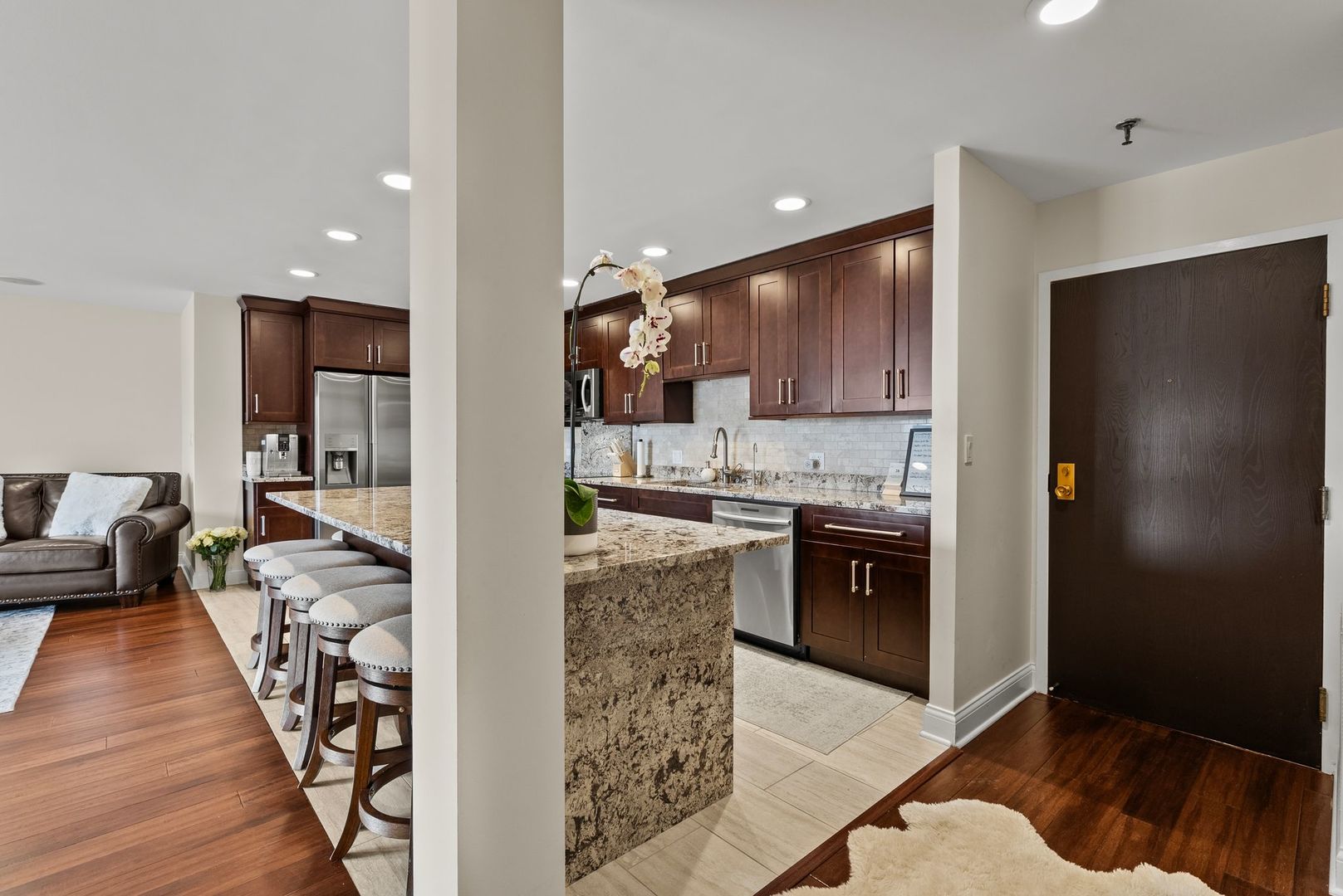 1777 W CRYSTAL Lane #307, Mount Prospect, IL 60056