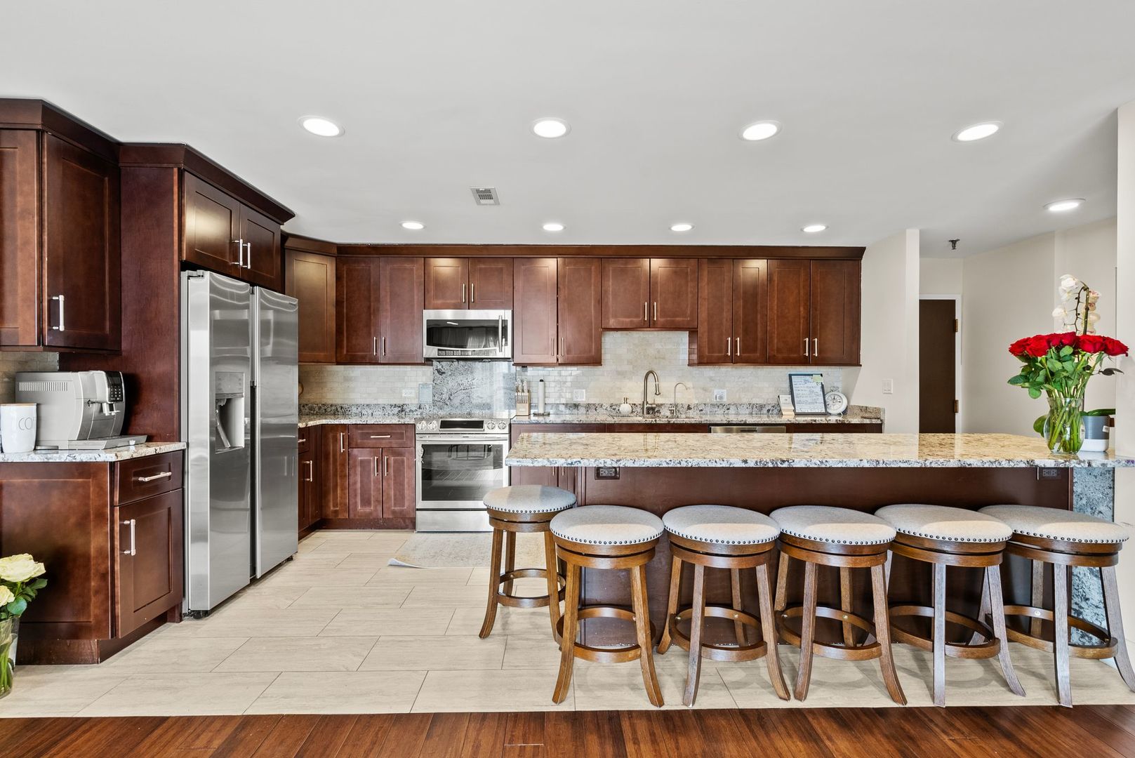 1777 W CRYSTAL Lane #307, Mount Prospect, IL 60056