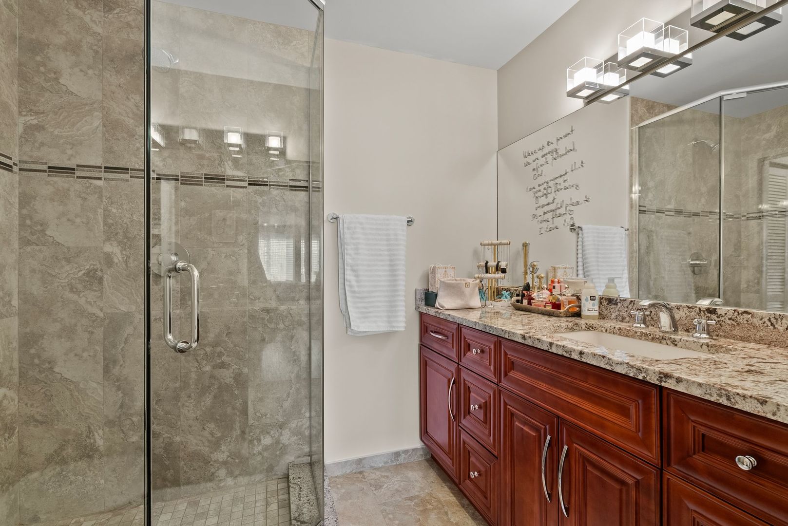 1777 W CRYSTAL Lane #307, Mount Prospect, IL 60056