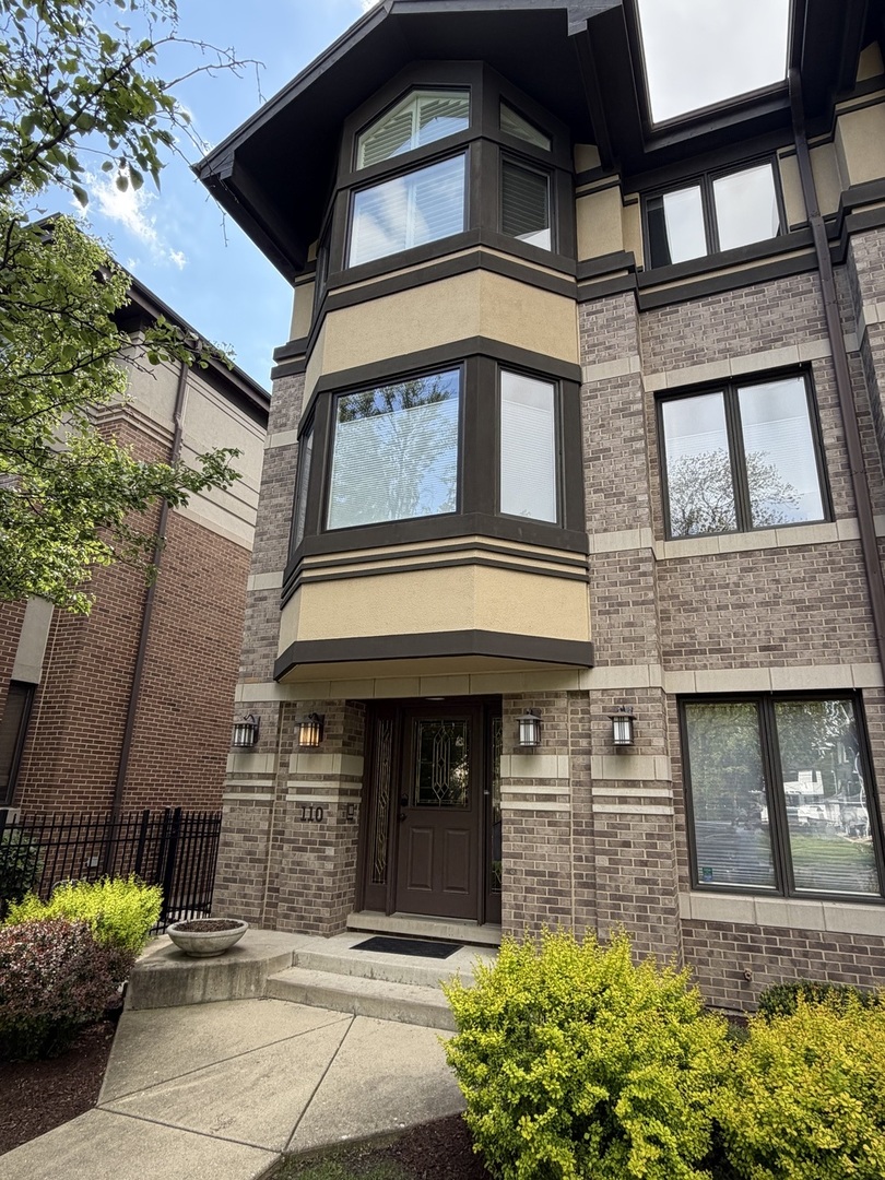 110 N Myrtle Avenue, Elmhurst, IL 60126