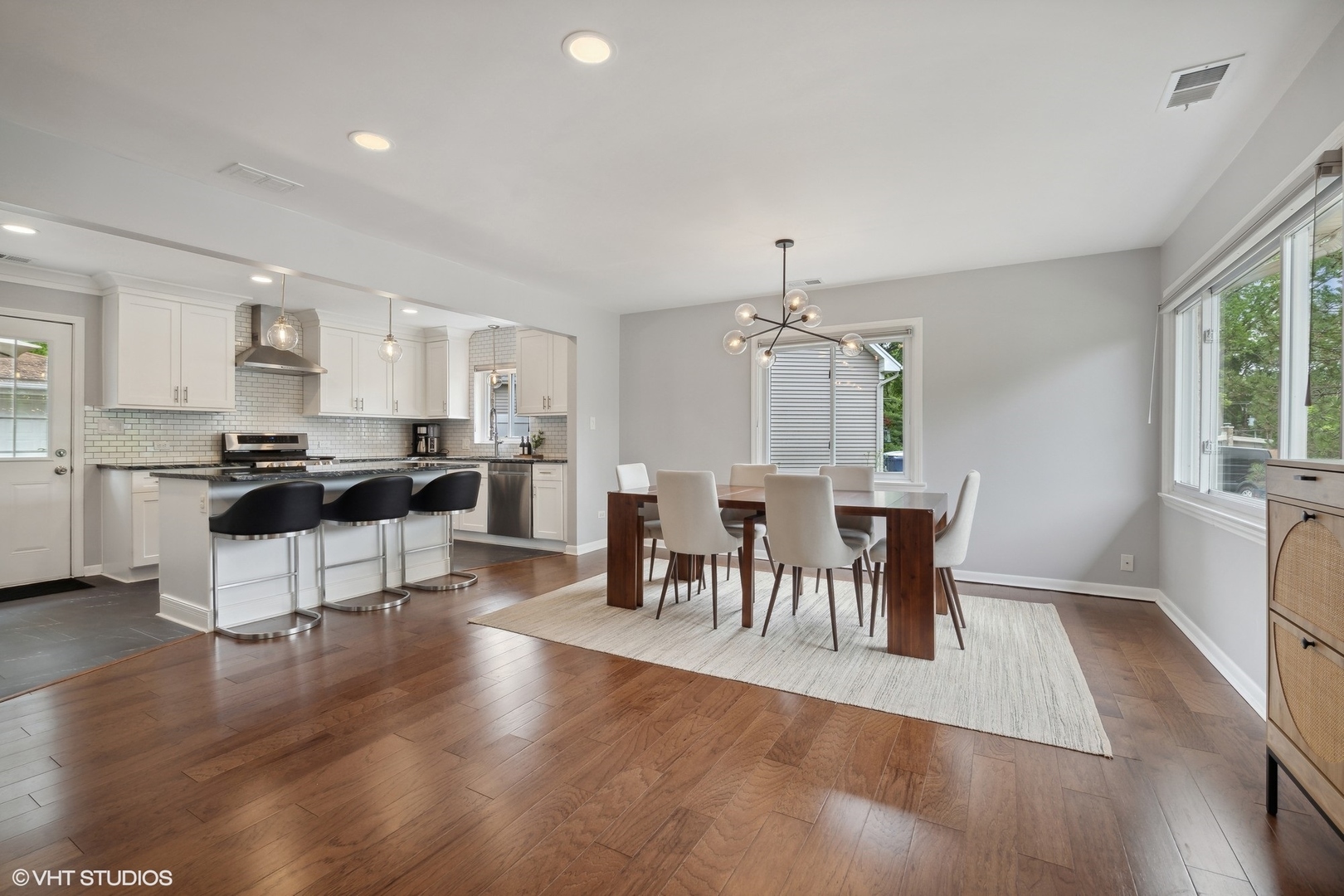 1620 Sawyer Avenue, Glen Ellyn, IL 60137