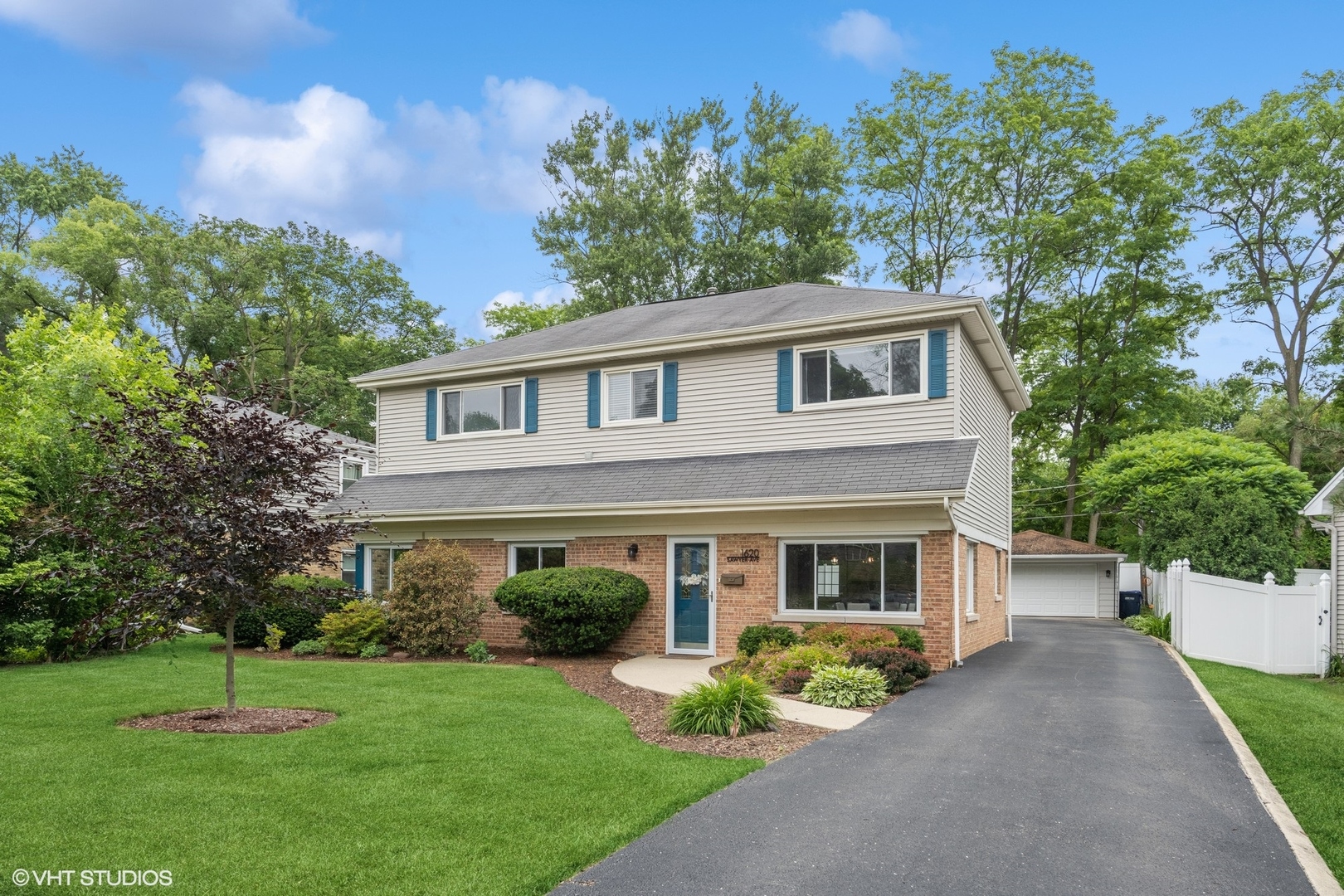 1620 Sawyer Avenue, Glen Ellyn, IL 60137