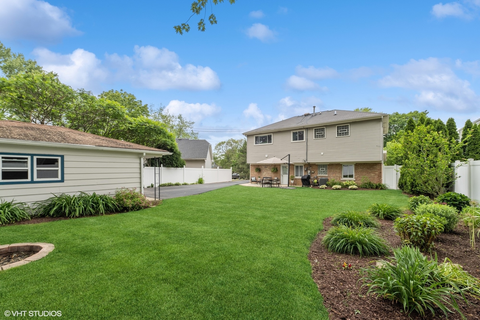 1620 Sawyer Avenue, Glen Ellyn, IL 60137
