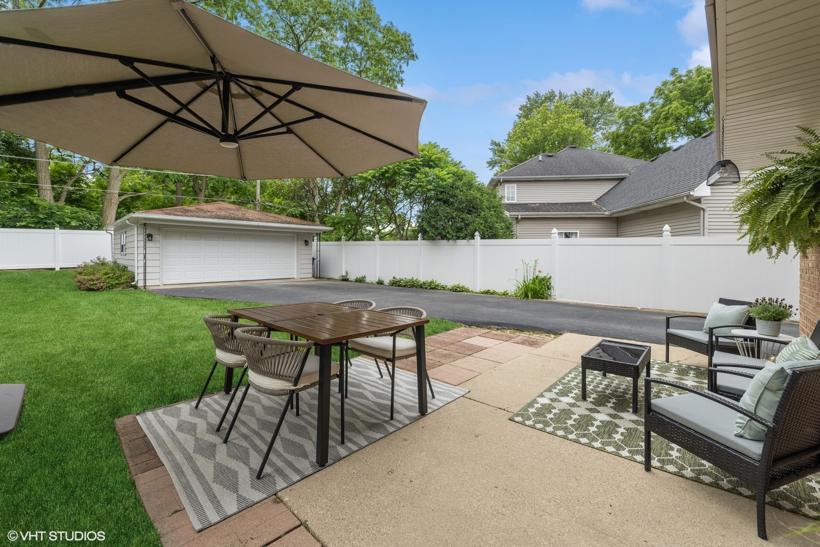 1620 Sawyer Avenue, Glen Ellyn, IL 60137
