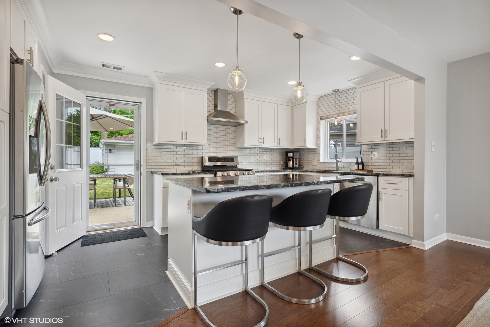1620 Sawyer Avenue, Glen Ellyn, IL 60137