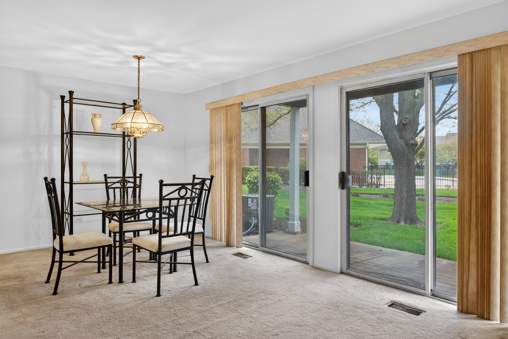 2845 Meadow Lane #V1, Schaumburg, IL 60193