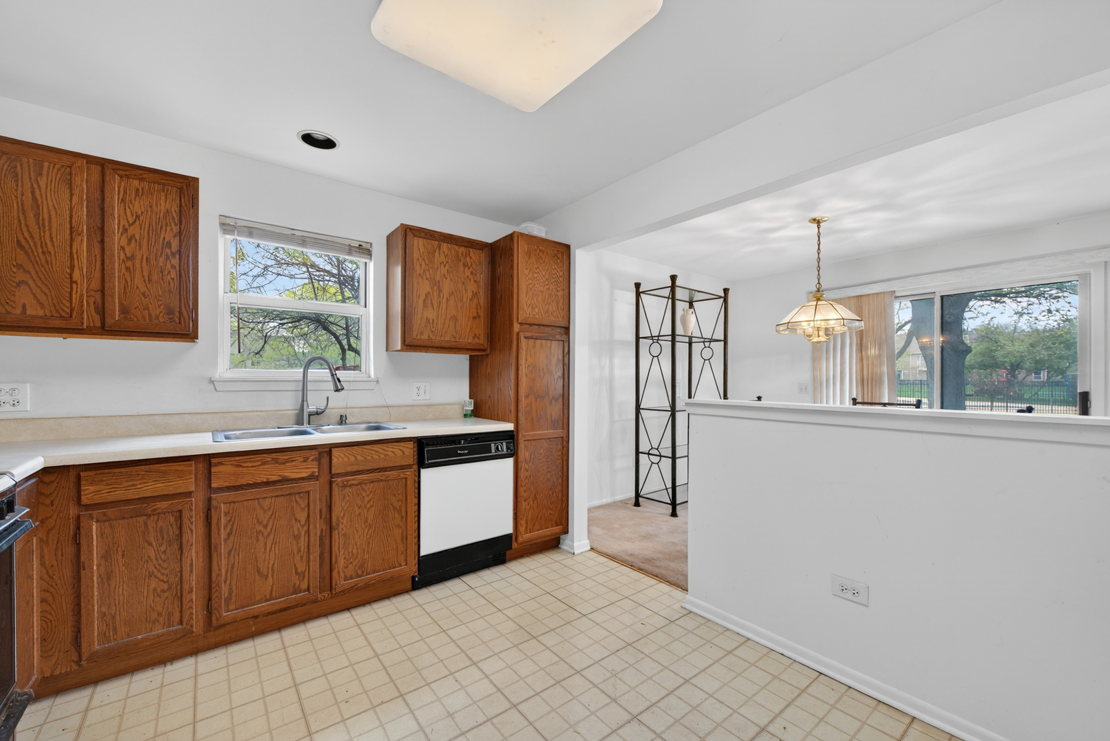 2845 Meadow Lane #V1, Schaumburg, IL 60193