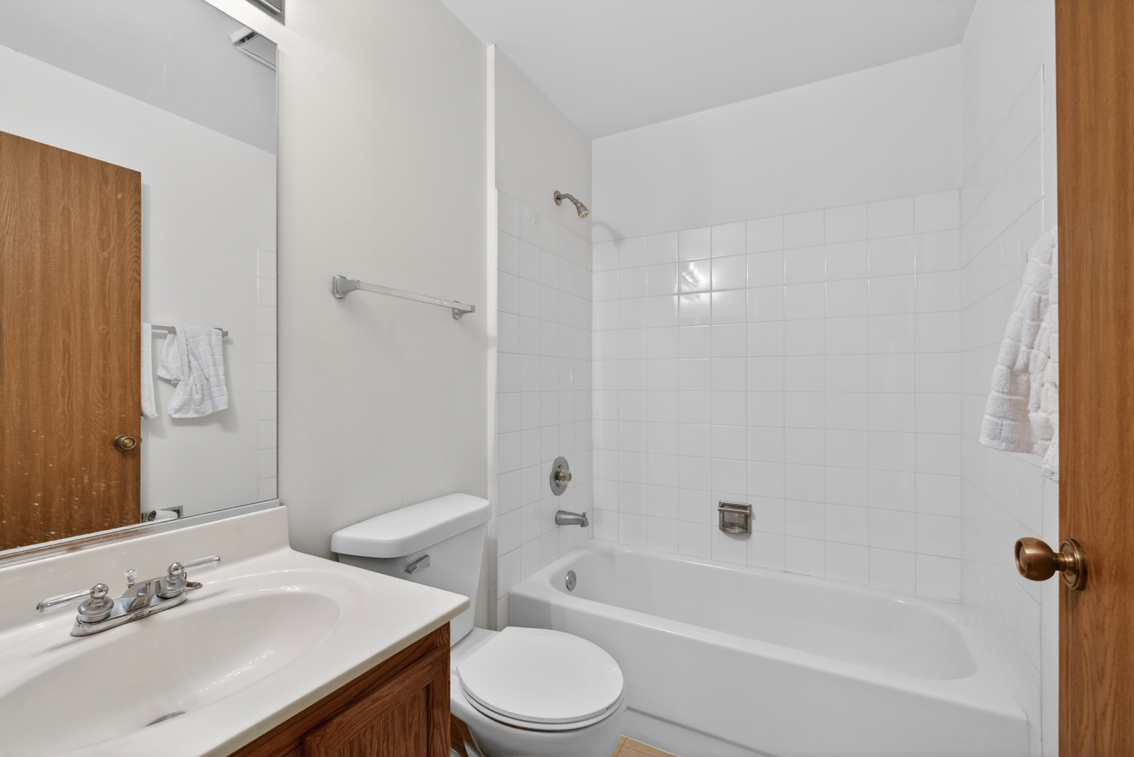 2845 Meadow Lane #V1, Schaumburg, IL 60193