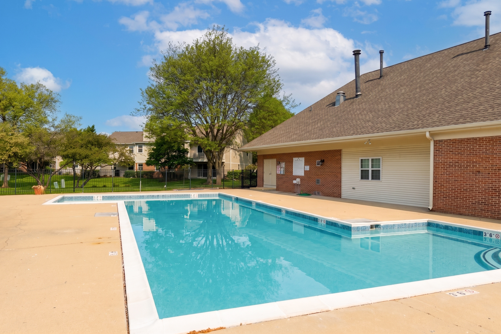 2845 Meadow Lane #V1, Schaumburg, IL 60193