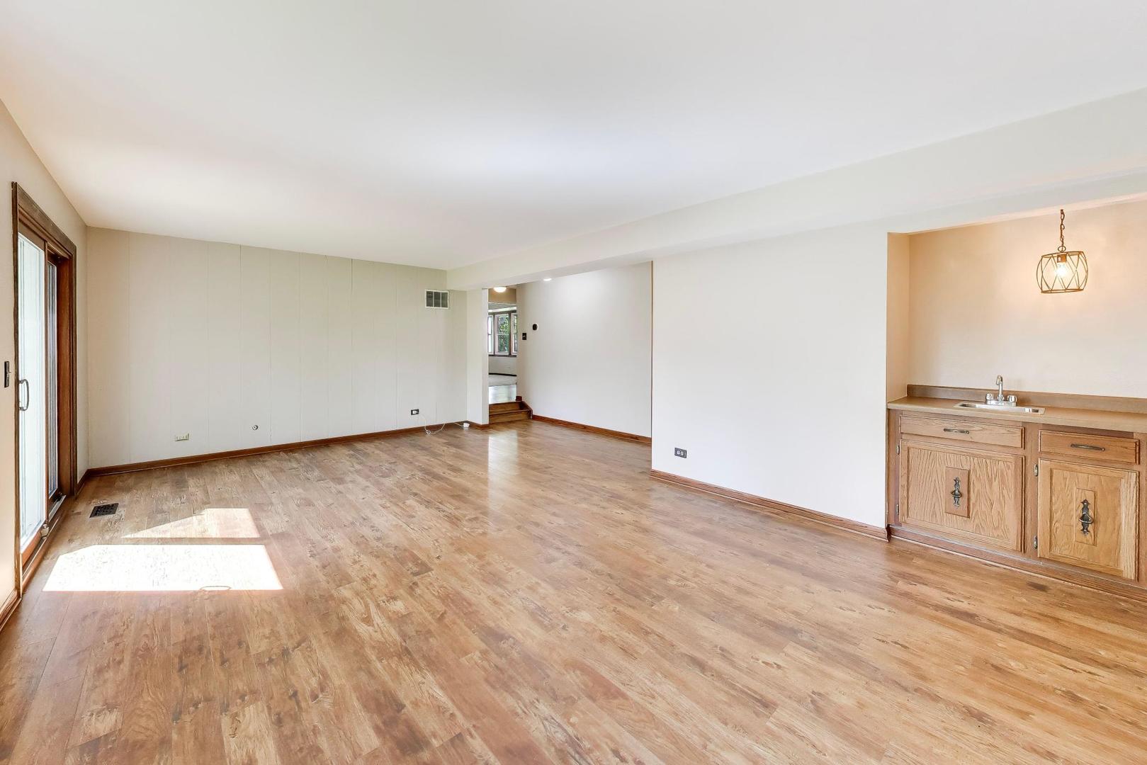 4122 Crimson Drive, Hoffman Estates, IL 60192