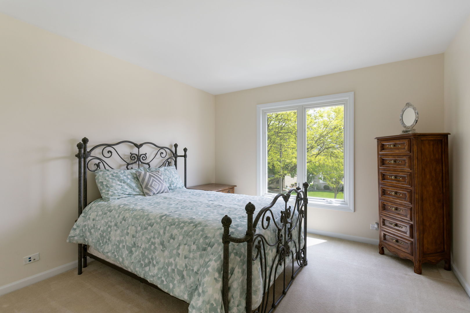 924 Naples Lane, Woodridge, IL 60517